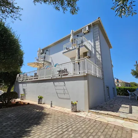 Natura Apartment Antipata